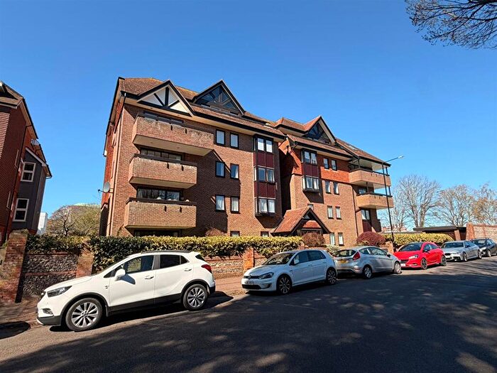 3 Bedroom Flat For Sale In Grassington Road, Eastbourne, BN20