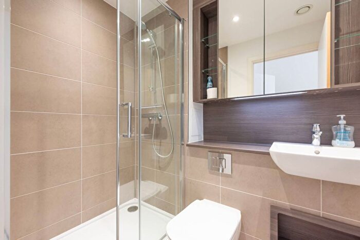 2 Bedroom Flat For Sale In Hendon Waterside, Hendon, London, NW9