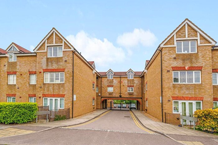 2 Bedroom Apartment For Sale In Great North Way, Hendon, NW4