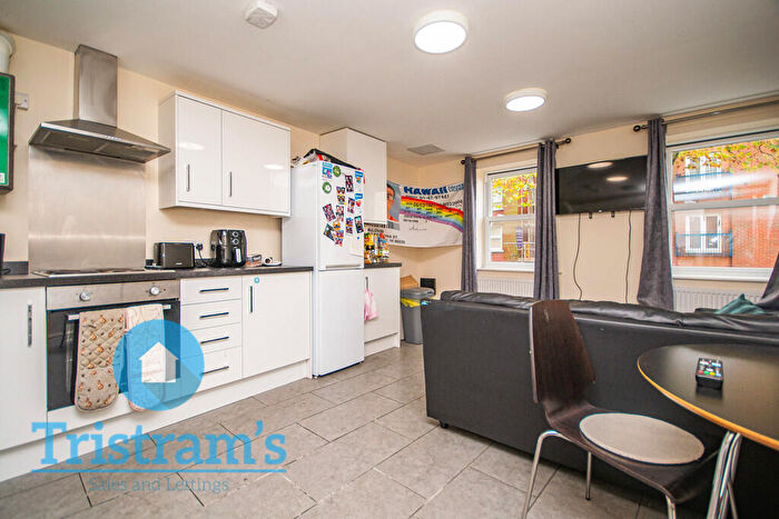 4 Bedroom Apartment To Rent In North Sherwood Street, City Centre, NG1