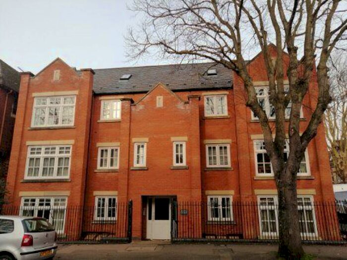 2 Bedroom Flat To Rent In St. Peters Avenue, Kettering, NN16