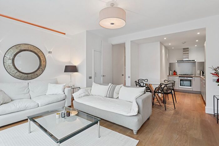 2 Bedroom Flat To Rent In Portsmouth Road, Cobham, KT11