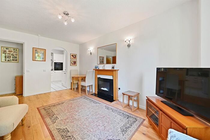 1 Bedroom Flat For Sale In Blakesley Avenue, London, W5