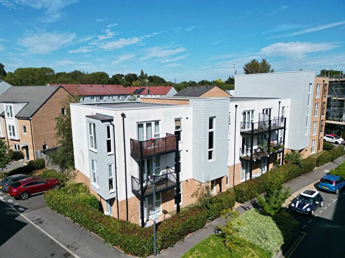 2 Bedroom Flat To Rent In Hawker Drive, Addlestone, Surrey, KT15