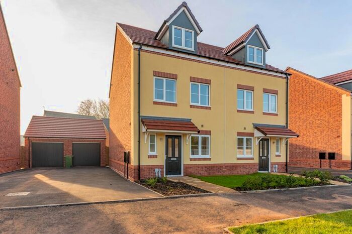 3 Bedroom Property To Rent In Lea Castle Drive, Kidderminster DY10