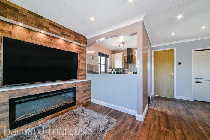 1 Bedroom Flat To Rent In Foxglove Way, Wallington, SM6