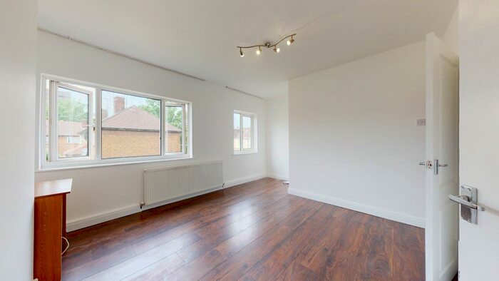 2 Bedroom Flat To Rent In Regal Court, London, N18