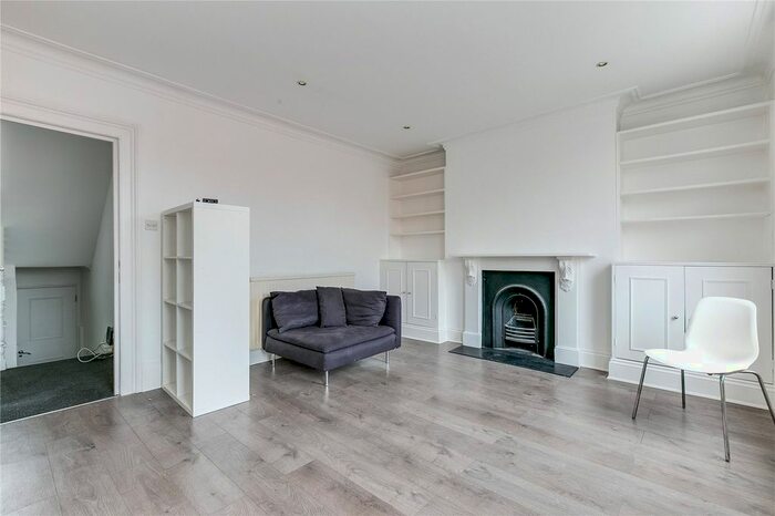 3 Bedroom Flat To Rent In Union Road, London, SW4