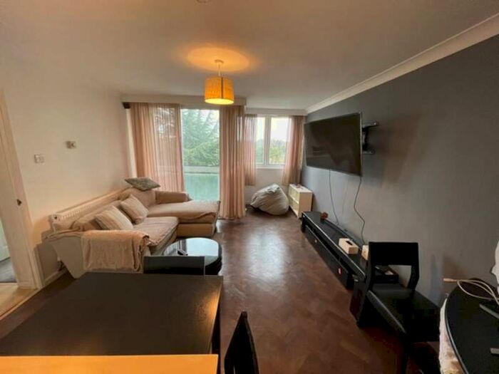 2 Bedroom Flat To Rent In Kenilworth Court, Coventry, CV3