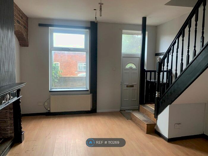 4 Bedroom Semi-Detached House To Rent In Essex Street, Bradford, BD4