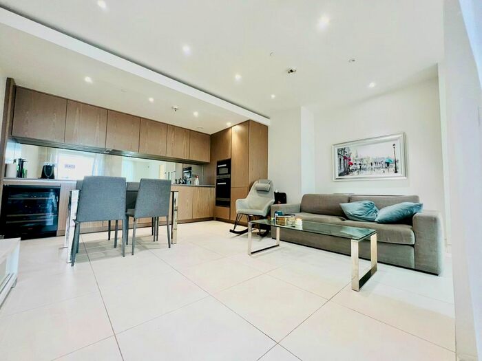 2 Bedroom Flat To Rent In Sugar Quay, London, City Of, EC3R