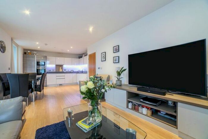 2 Bedroom Flat To Rent In Robsart Street, Brixton, London, SW9