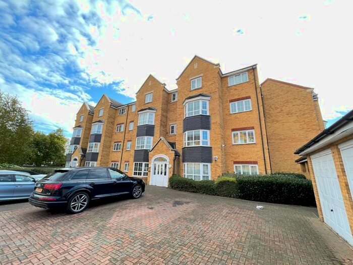 2 Bedroom Flat To Rent In Henley Road, Bedford, MK40