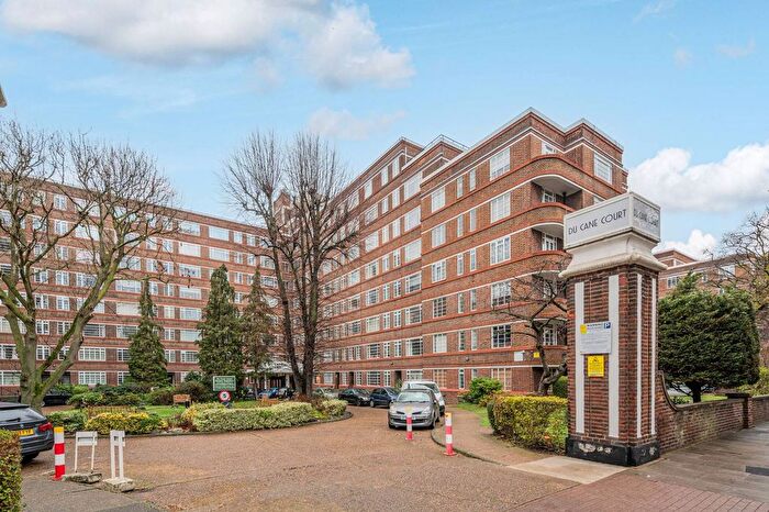 2 Bedroom Flat For Sale In Balham High Road, Balham, London, SW17