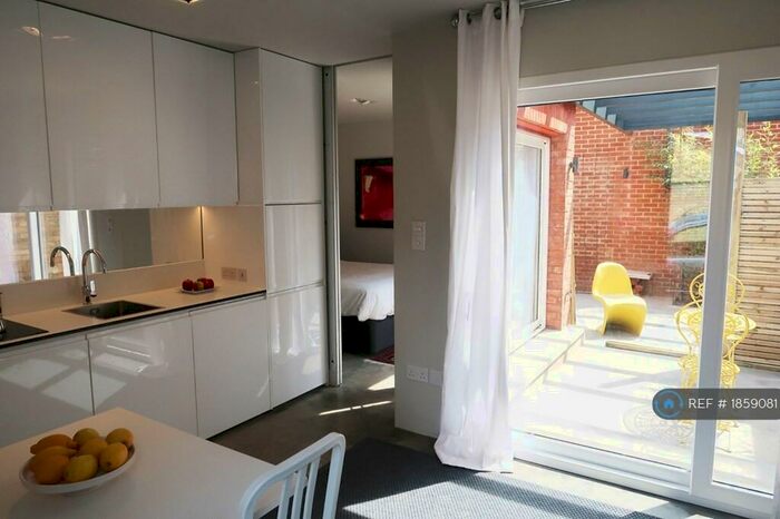 1 Bedroom Flat To Rent In Latchmere Road, London, SW11