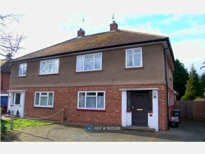 5 Bedroom Semi-Detached House To Rent In The Crescent, Egham, TW20