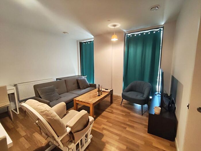2 Bedroom Flat To Rent In Legacy Building, Embassy Gardens, Ace Way, London, SW11