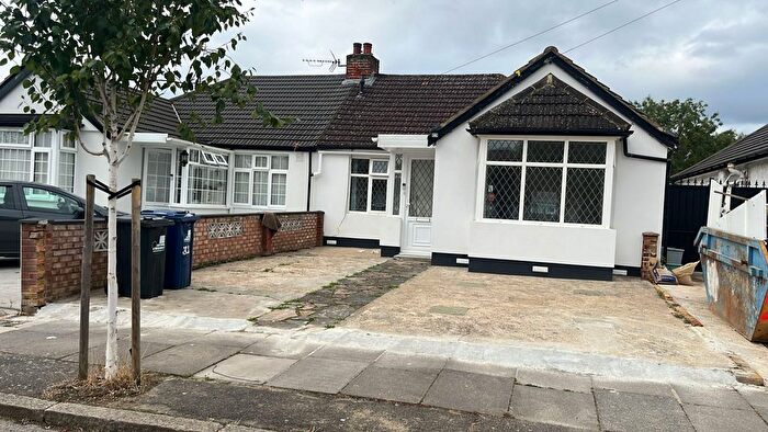 3 Bedroom Bungalow To Rent In London, UB5