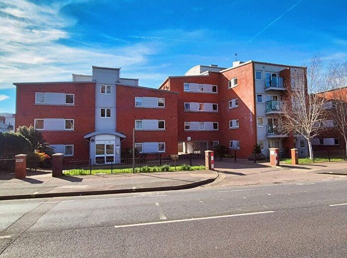 2 Bedroom Flat For Sale In Fore Hamlet, Ipswich, IP3