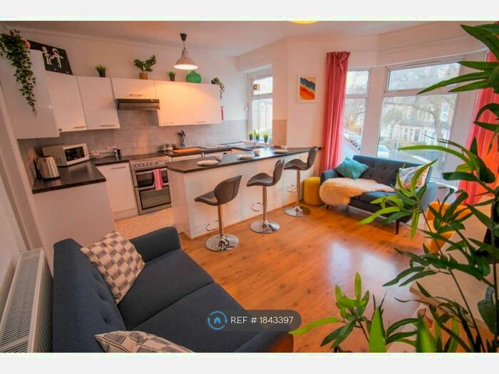 3 Bedroom Maisonette To Rent In B, Cardiff, CF24