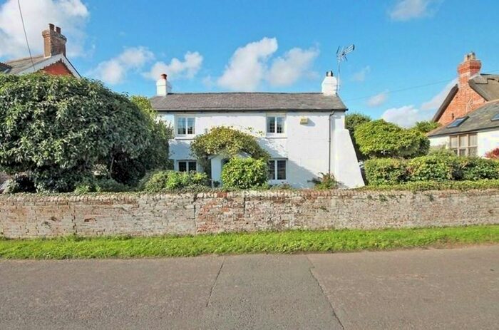 4 Bedroom Cottage For Sale In Lyndhurst Road, Bransgore, Christchurch, BH23