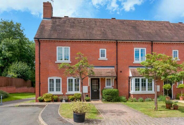 3 Bedroom End Of Terrace House For Sale In Church Close, Alveston, Stratford-upon-Avon, CV37
