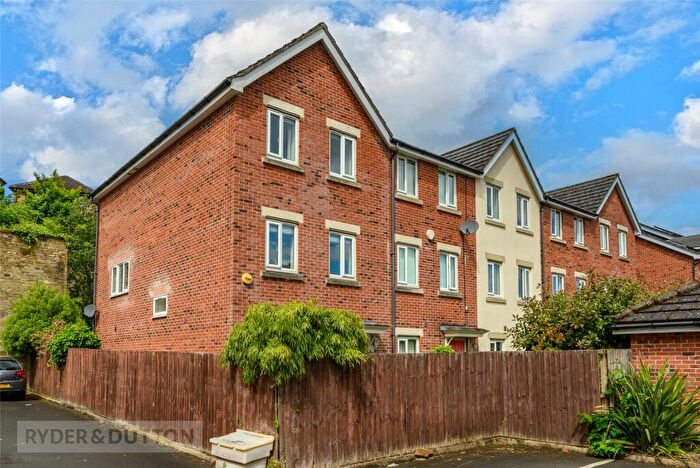 4 Bedroom End Of Terrace House For Sale In Birchwood Close, Lindley, Huddersfield, West Yorkshire, HD3
