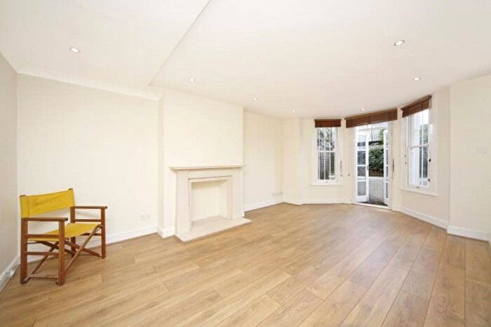2 Bedroom Flat To Rent In Sinclair Road, Brook Green, London, W14