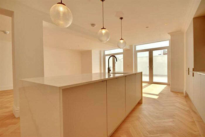 2 Bedroom Flat For Sale In St. Helens Parade, Southsea, PO4