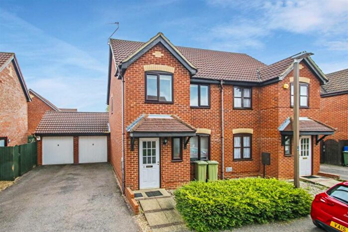 3 Bedroom Semi-Detached House To Rent In Blansby Chase, Emerson Valley, MK4