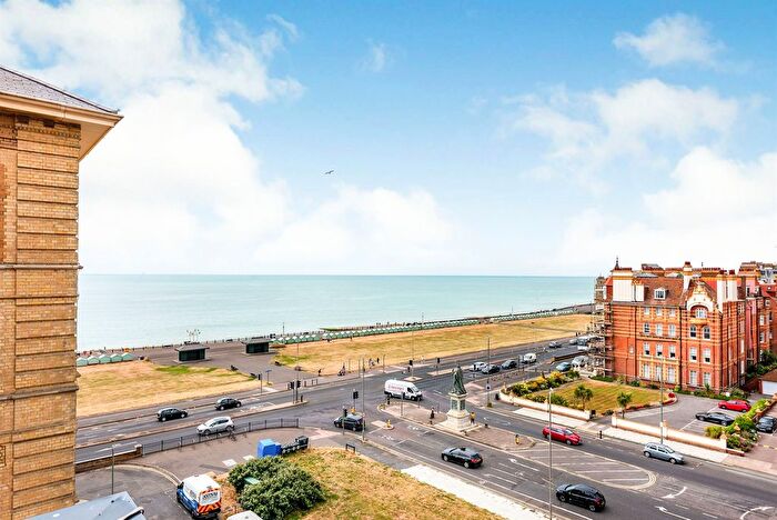2 Bedroom Flat For Sale In Grand Avenue, Hove, BN3