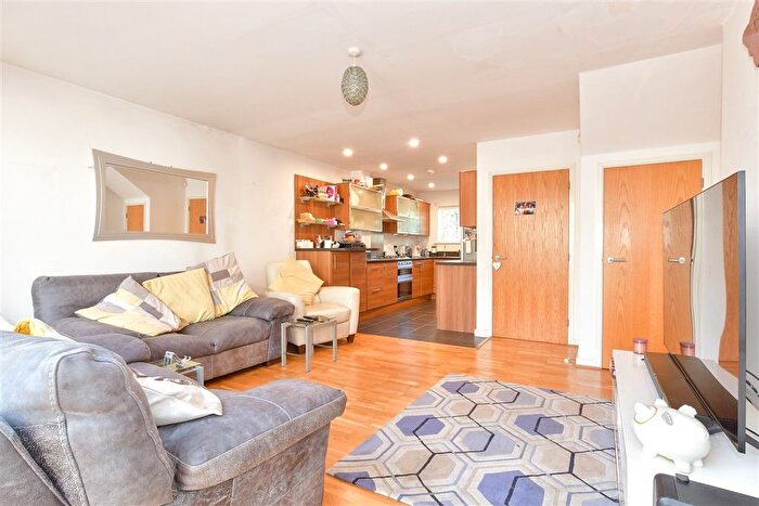 3 Bedroom Link Detached House For Sale In Park Lane, Greenhithe, Kent, DA9