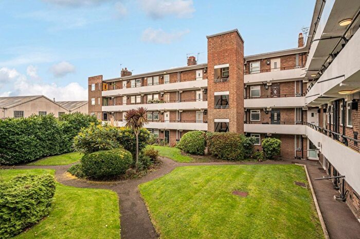 1 Bedroom Flat For Sale In Kimber Road, Wandsworth, London, SW18