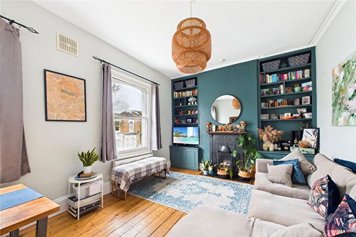 2 Bedroom Flat For Sale In Rattray Road, London, SW2