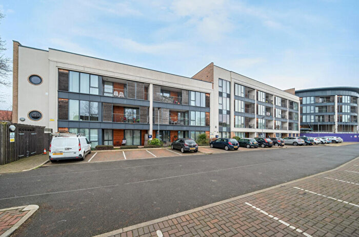 2 Bedroom Apartment For Sale In Church Street, Dunstable, Bedfordshire, LU5