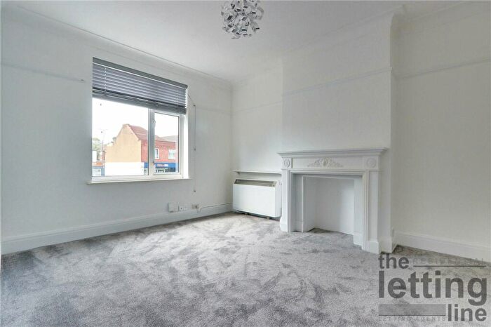 2 Bedroom Apartment To Rent In Chase Side, Enfield, Middlesex, EN2