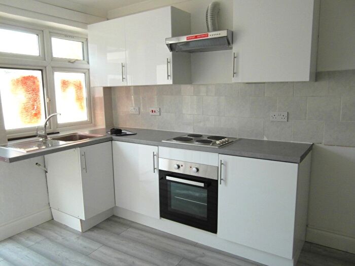 Studio To Rent In Harewood Terrace, Southall, UB2