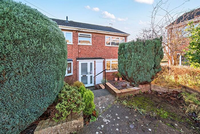 3 Bedroom End Terrace House For Sale In Keble Close, Worcester, WR4