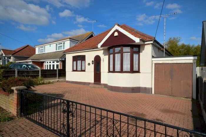 3 Bedroom Detached Bungalow To Rent In Tyler Avenue, Basildon, SS15