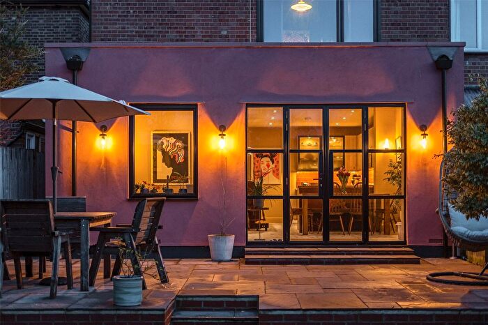 3 Bedroom Semi-detached House For Sale In Court Road, London, SE9