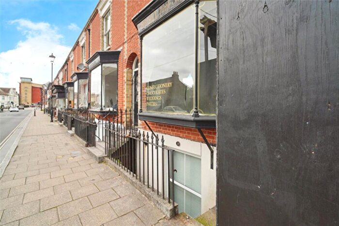 2 Bedroom Flat For Sale In Northam Road, Southampton, Hampshire, SO14