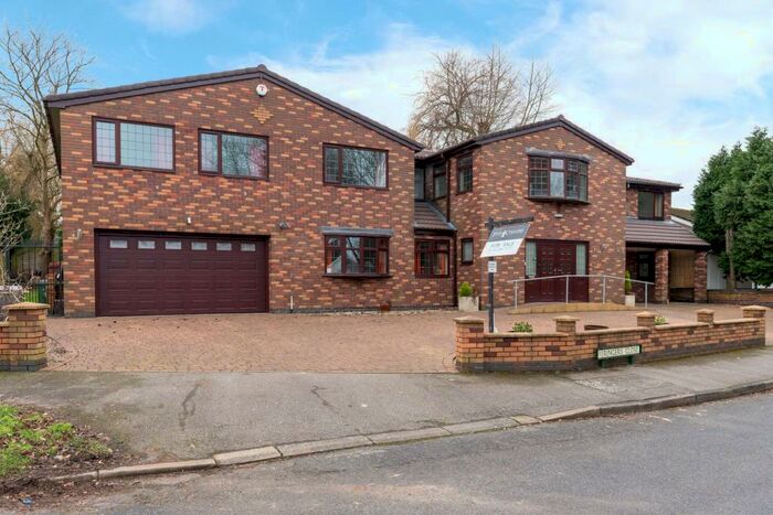 6 Bedroom Detached House To Rent In Ringers Close, Leicester, LE2