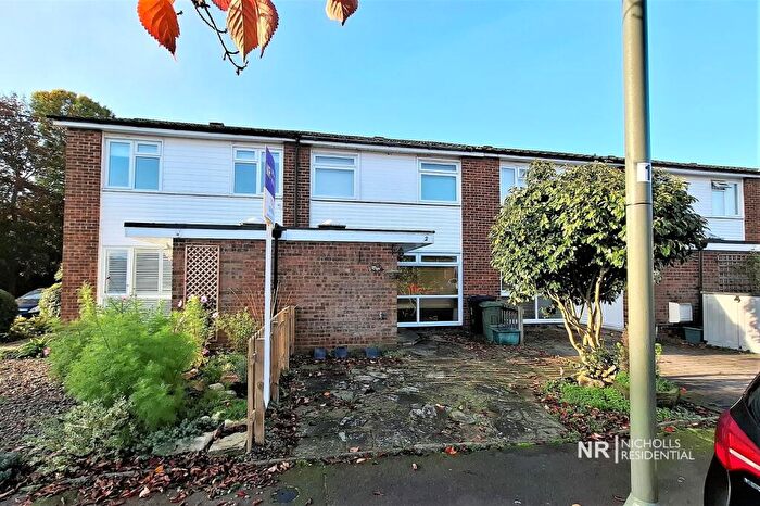 3 Bedroom Semi-Detached House To Rent In Kelvin Close, West Ewell, Surrey., KT19