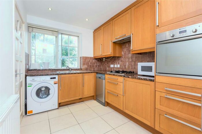 2 Bedroom Flat To Rent In Garlands House, Carlton Hill, NW8