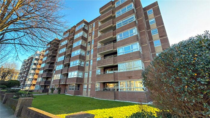 2 Bedroom Apartment To Rent In Eaton Gardens, Hove, East Sussex, BN3