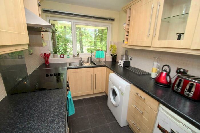 2 Bedroom Flat To Rent In Newton Park Court, Leeds, West Yorkshire, LS7