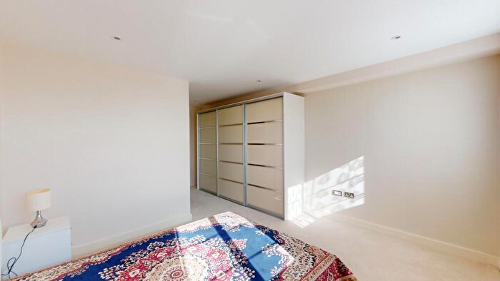 2 Bedroom Flat For Sale In Western Road, City Centre, Brighton, BN1
