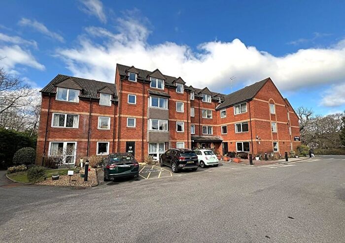 1 Bedroom Flat For Sale In Station Road, Parkstone, Poole, BH14
