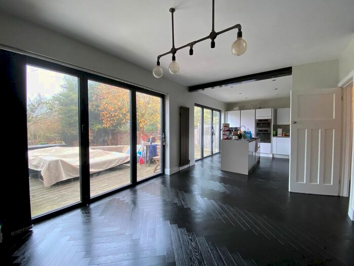 4 Bedroom Semi-Detached House To Rent In Kings Avenue, Clapham, SW12