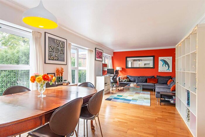 3 Bedroom Flat For Sale In Leighton Crescent, London, NW5